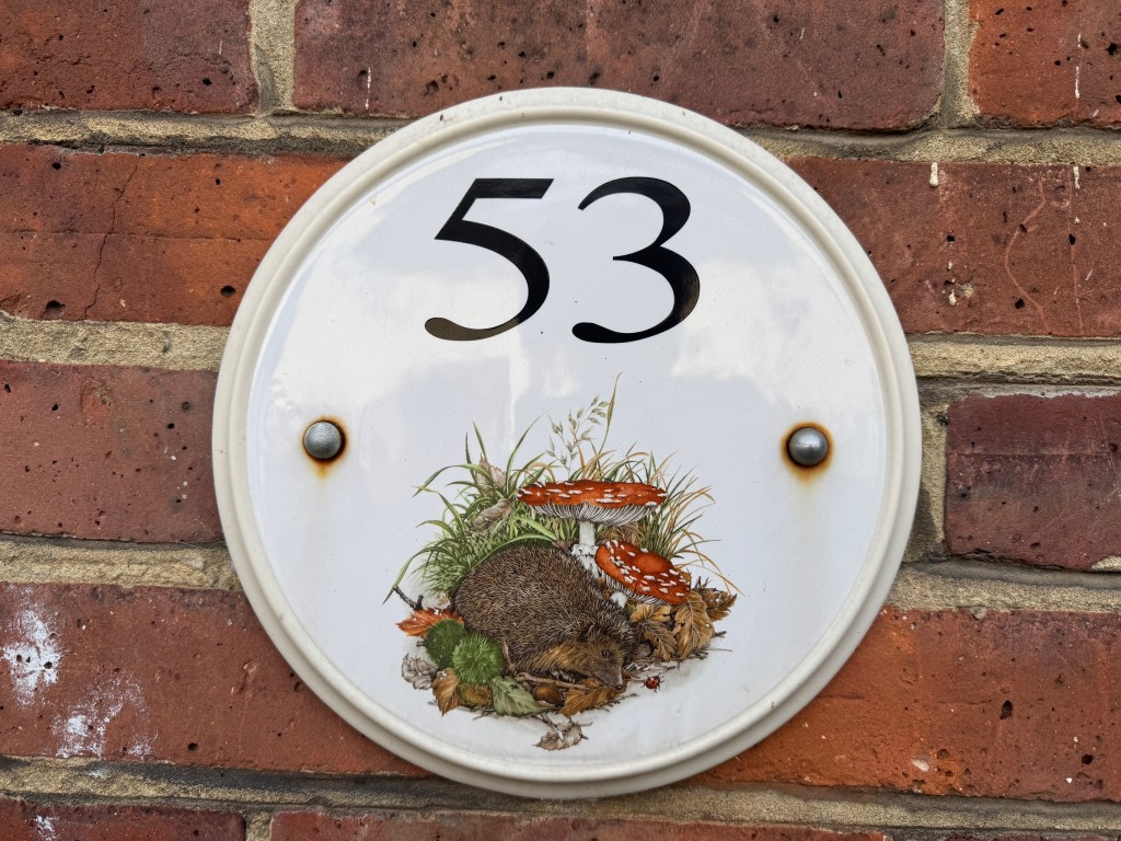 Lot: 158 - TWO-BEDROOM TERRACE HOUSE IN CITY LOCATION - Sign